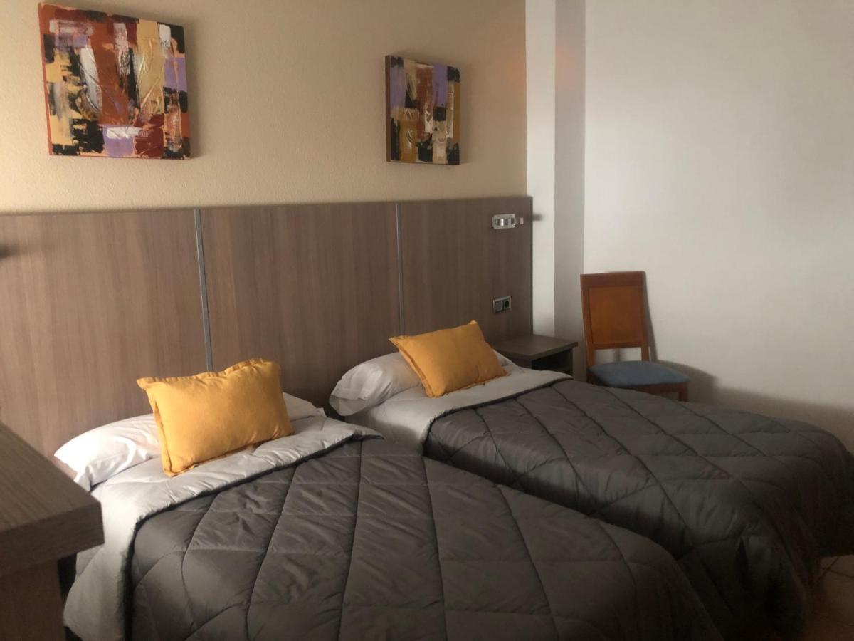 Hostal De La Rosa 발데모로 외부 사진